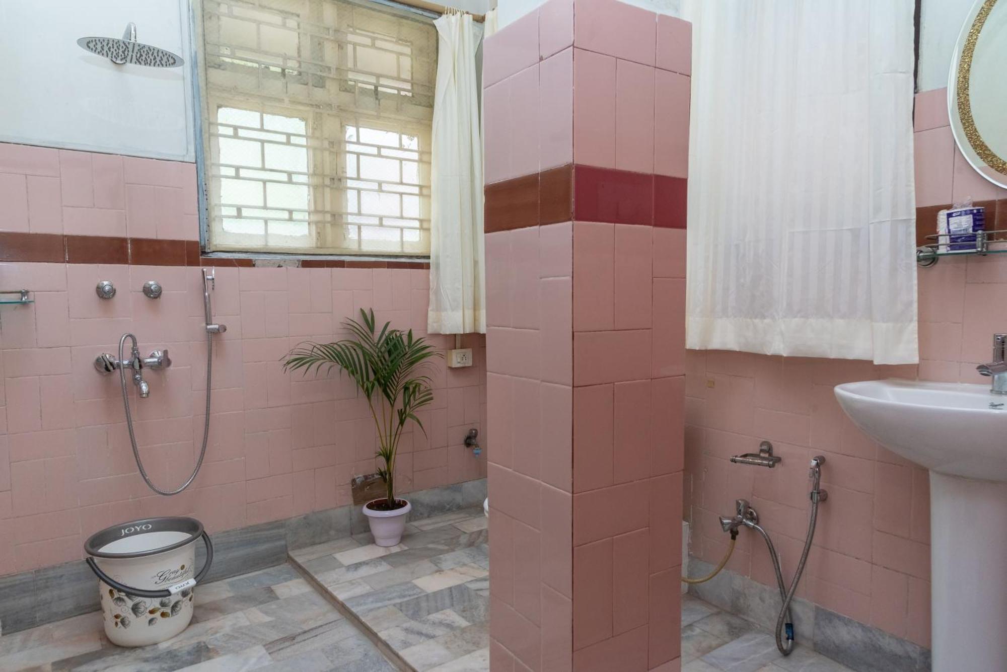 The Urban Grandeur 1 Bed & Breakfast Guwahati Eksteriør bilde